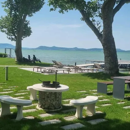 Apartment Platan Garden With Lakeview *