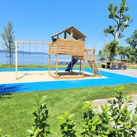 Platan Garden With Lakeview *