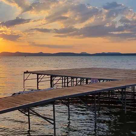 Platan Garden With Lakeview Apartment *