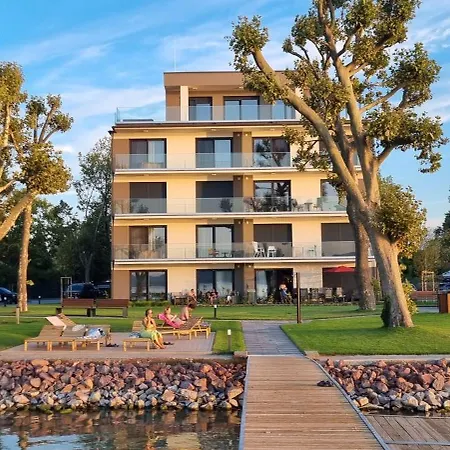 Platan Garden With Lakeview *