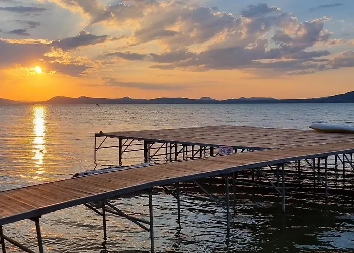 Platan Garden With Lakeview アパート *