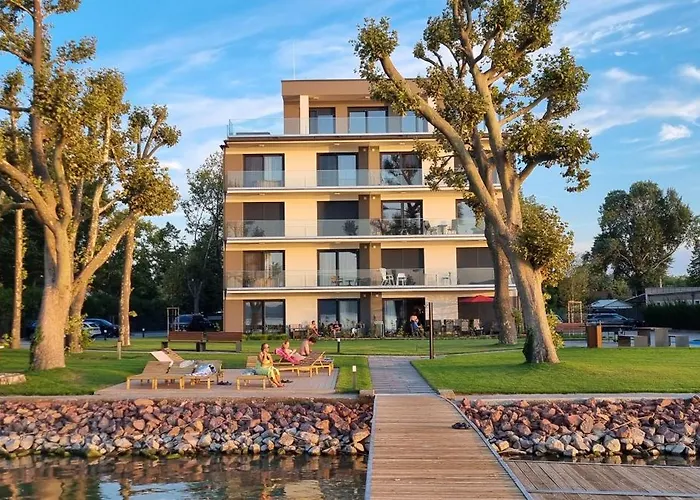 Platan Garden With Lakeview *